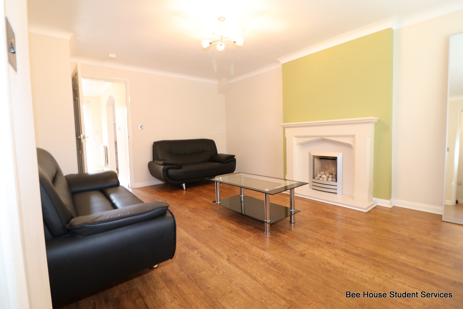 3-bedroom flat with 3 bathrooms on Gillquart Way, Parkside